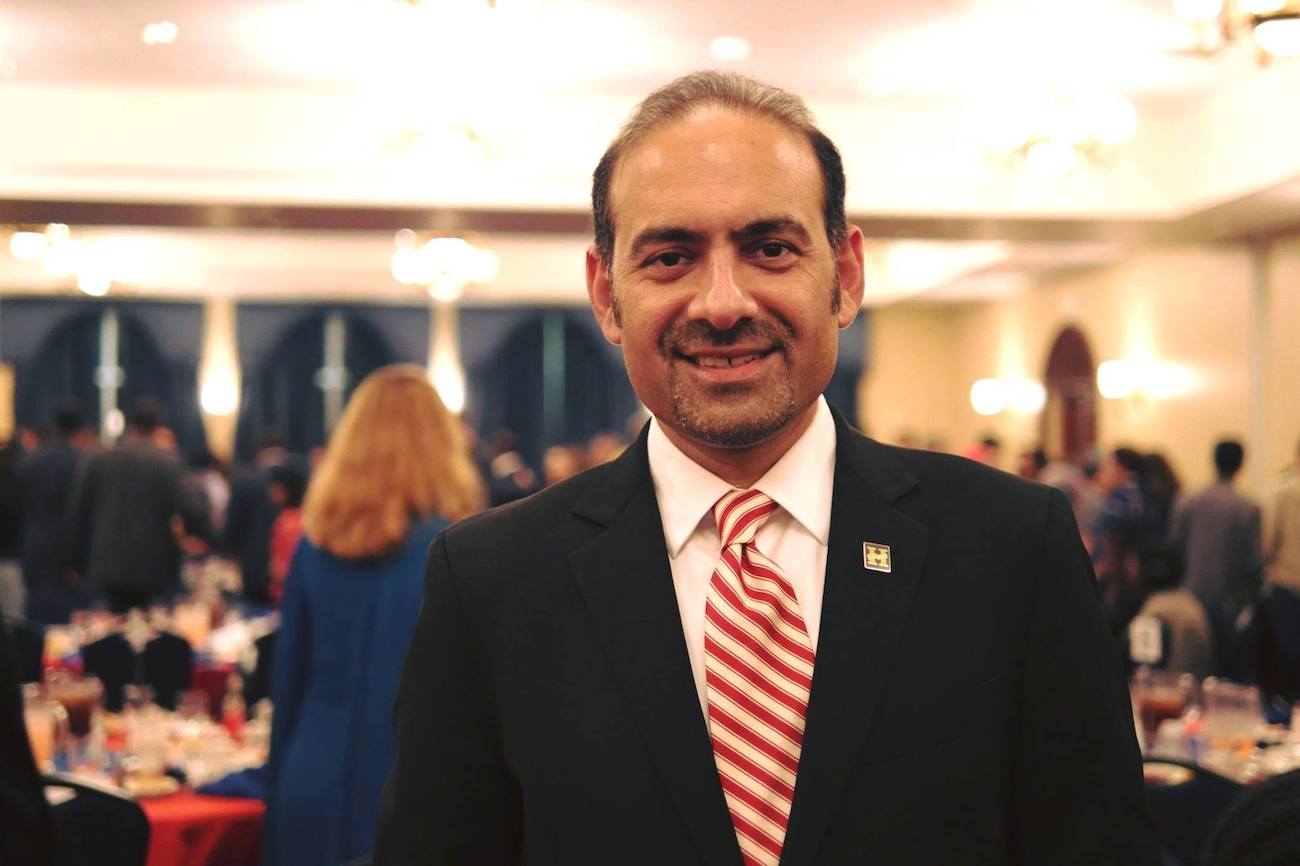 El Senado confirma al musulmán de mayor rango en el gobierno de EE. UU. El Senado confirma al musulmán de mayor rango en el gobierno de EE. UU.