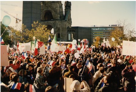 Berlin 1997 Scientology protest