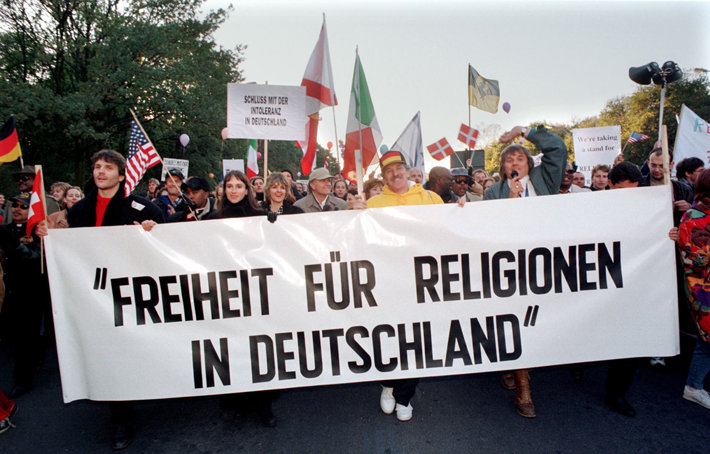 Scientologists demonstrate in Berlin