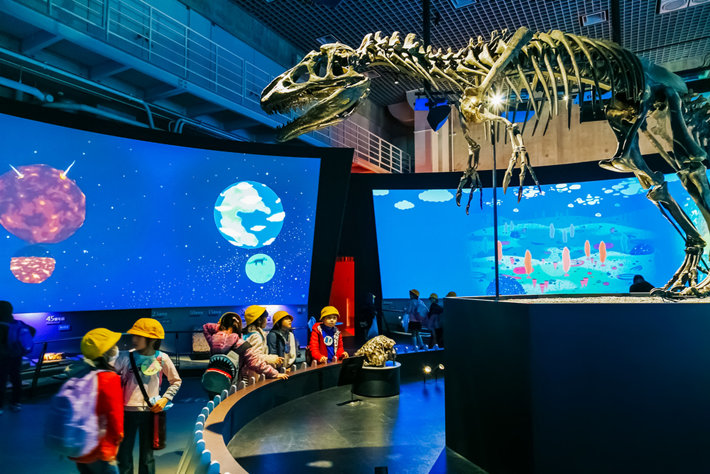 Children at a science museum in Japan