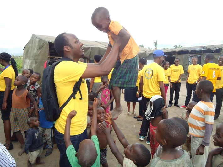 A Scientology Volunteer Minister helping impoverished children in Burundi