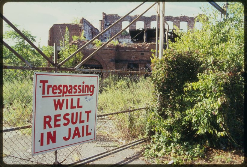 A sign that says one will go to jail if one trespasses